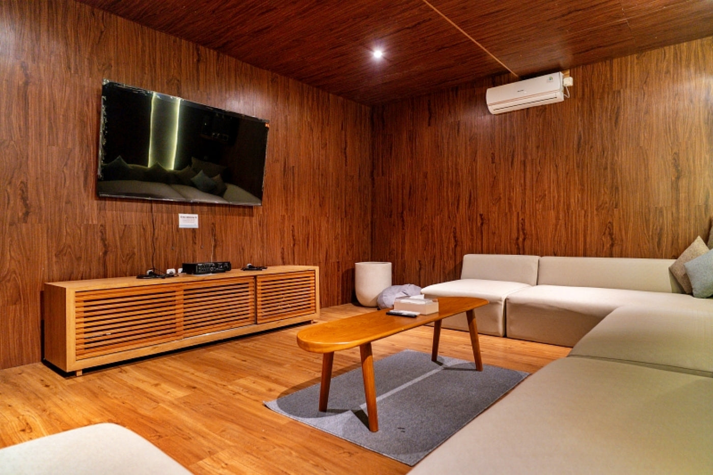 Magenta Villa 6 Bedrooms